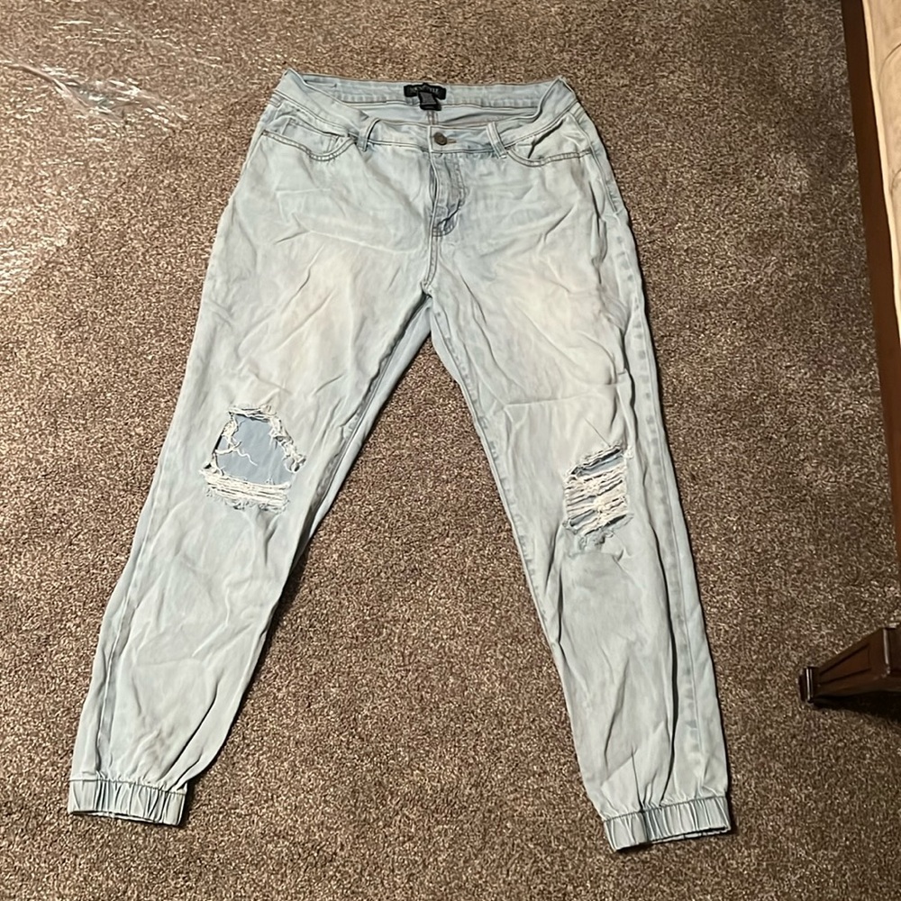 Light wash ripped jeans from sound style